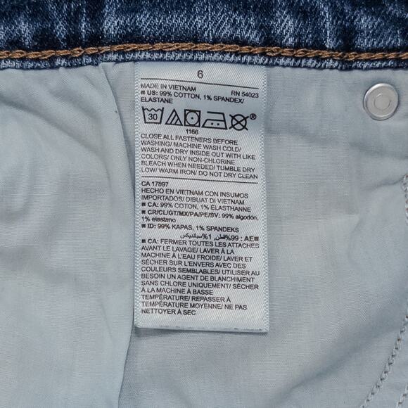 Old Navy Boyfriend Fit Distressed Dark Stone Wash Denim Shorts - Cowgirl Chic - Picture 5 of 5